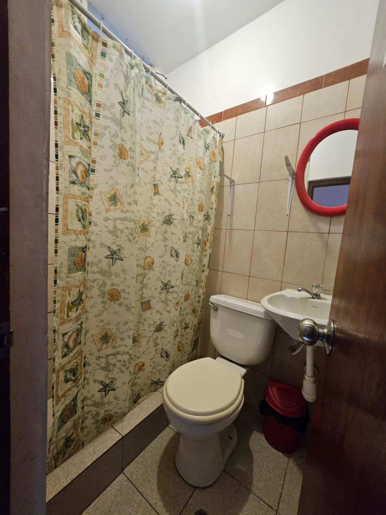 Sarisa House Hotel อีกีโตส ภายนอก รูปภาพ